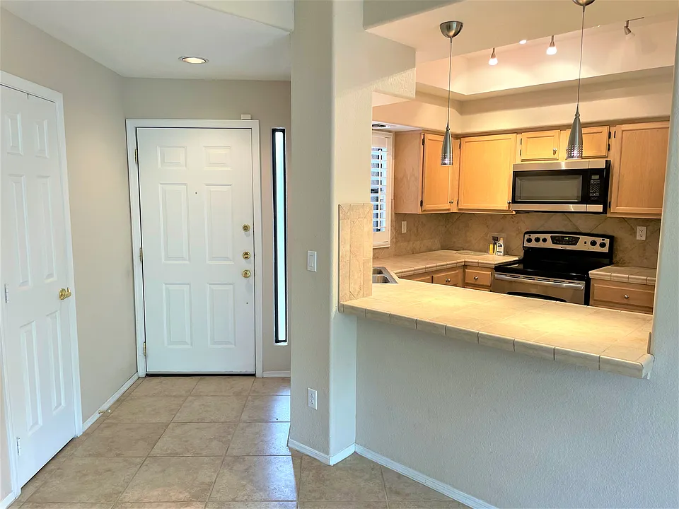 6655 N Canyon Crest Dr #21104
