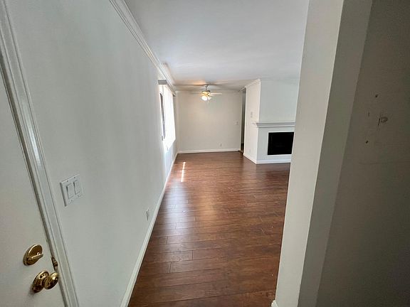 4th image of 13830 Moorpark St APT 110