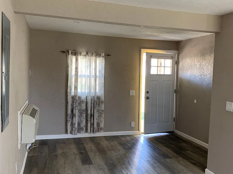 1110 N Main St — Photo 5