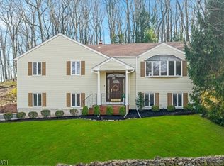 24 Lord William Penn Dr, Morris Twp., NJ 07960