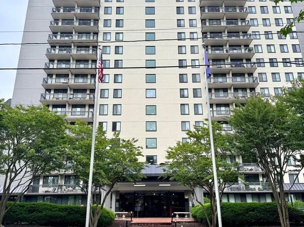 801 N Pitt St APT 706, Alexandria, VA 22314