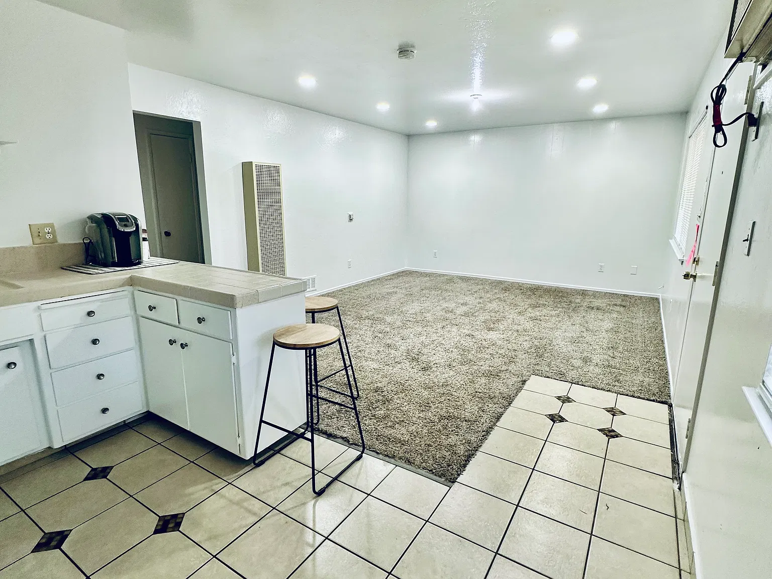 2 bed, 806 sqft, $1,900 — Photo 2