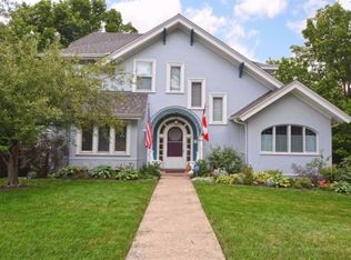 10 Burton Woods Ln, Cincinnati, OH