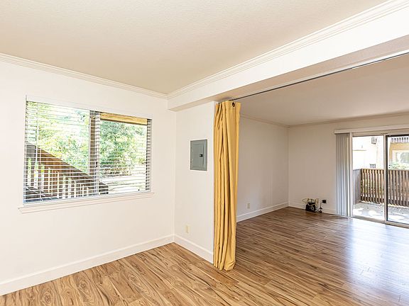 4th image of 8551 Villa La Jolla Dr APT E