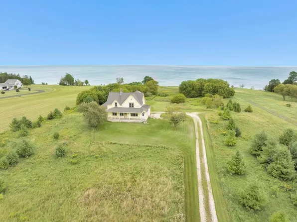 N2528 Lakeshore Rd, Kewaunee, WI 54216
