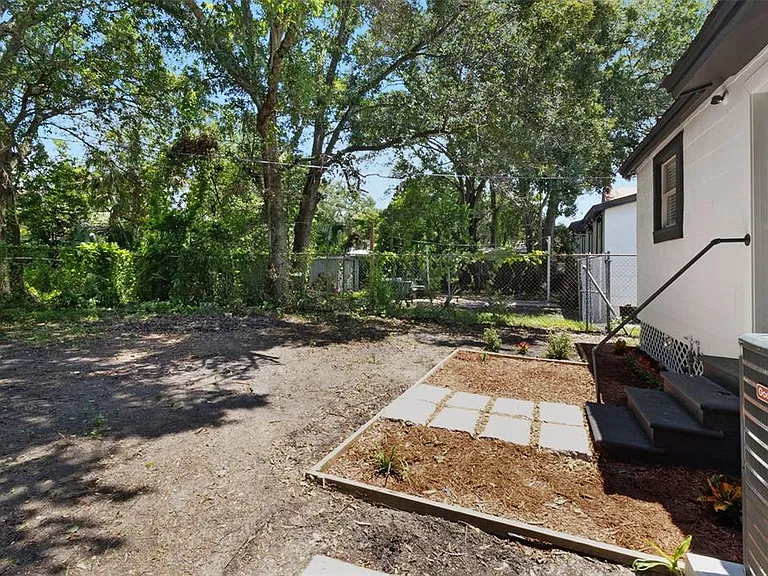 2329 W Beach St — Photo 32