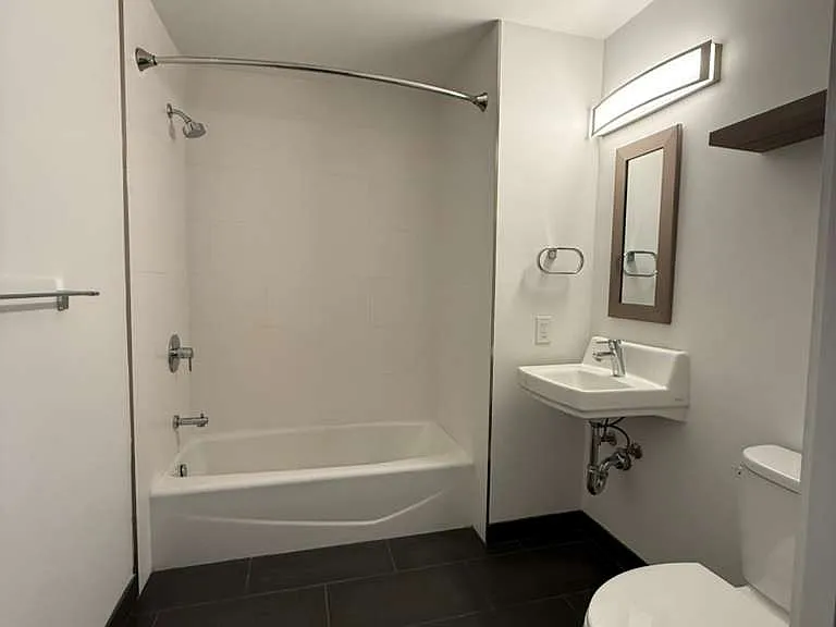 1532 Howard St #402 — Photo 8