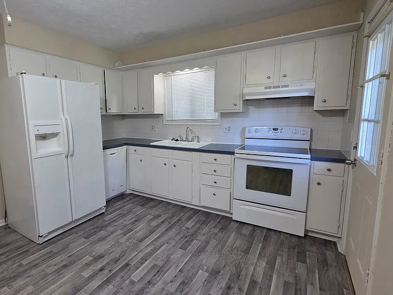 8125 Valley Rd — Photo 7