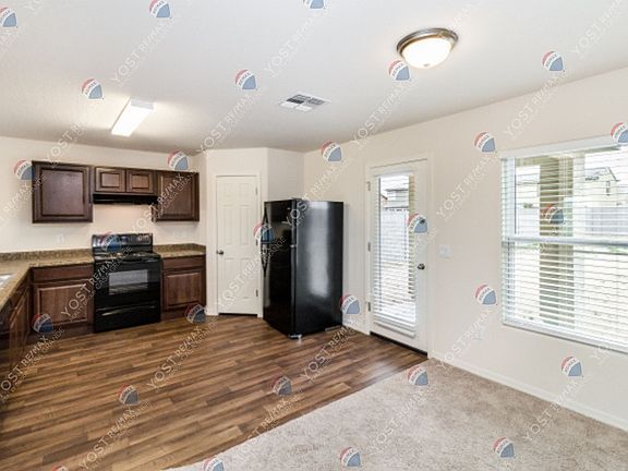 4th image of 1665 E Prickly Pear Pl