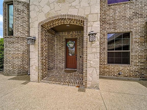 3rd image of 1140 Warbler Dr