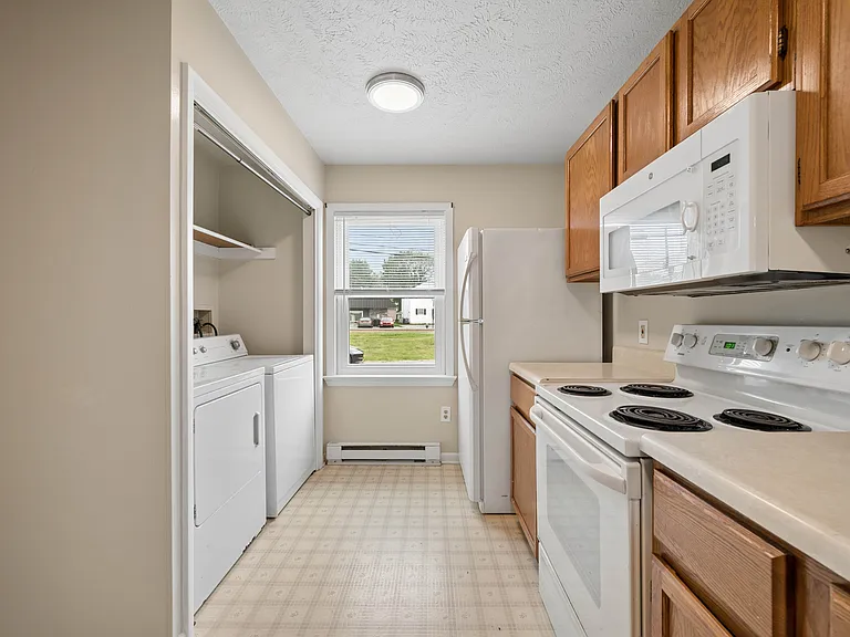 1135 W Washington St — Photo 5