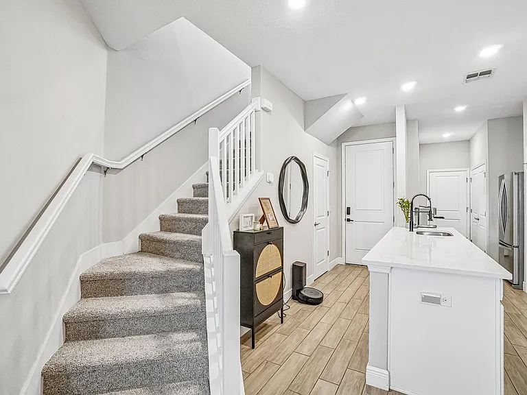 5282 Neil Dr — Photo 14