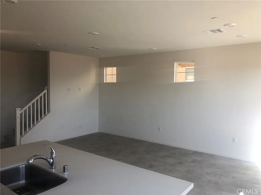 4 bed, 1865 sqft, $3,150 — Photo 4