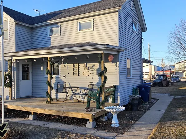 103 Grove St, Fairbank, IA 50629