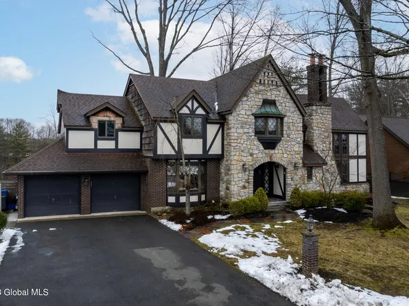 32 Fairway Court, Albany, NY 12208