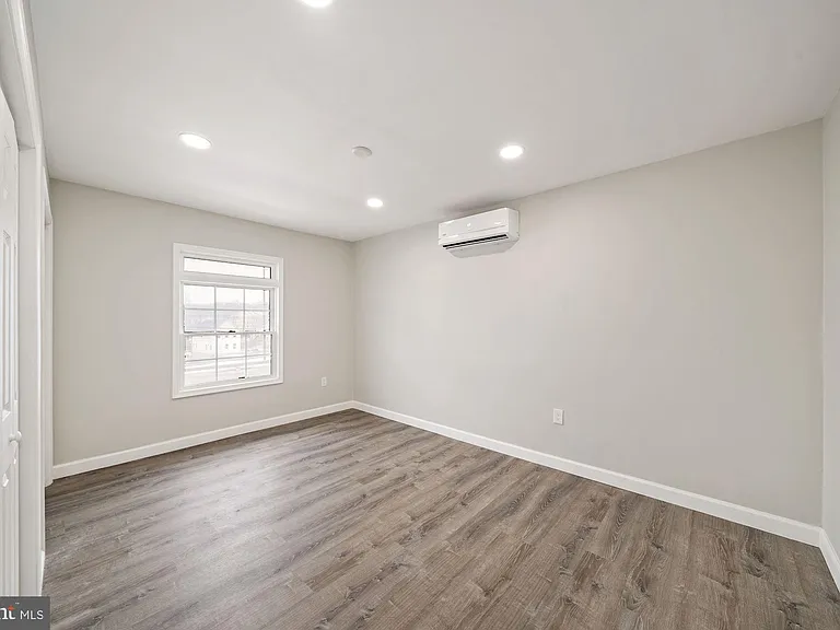 22929 Frederick Rd #UTILITIES INCLUDED — Photo 12