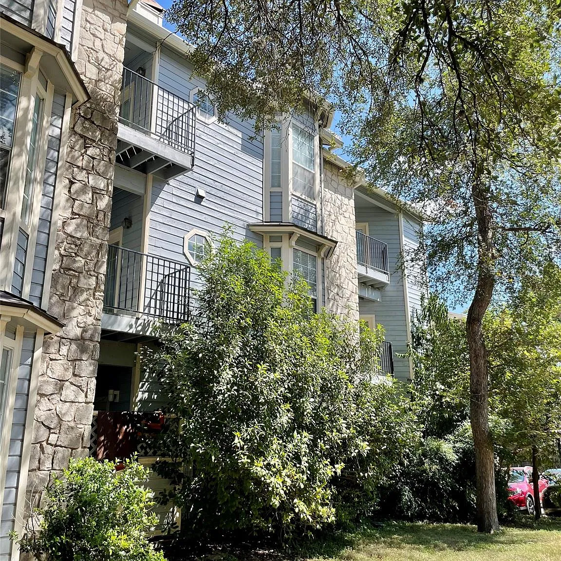2 bed, 2.0 bath, 784 sqft, $1,700 — Photo 1
