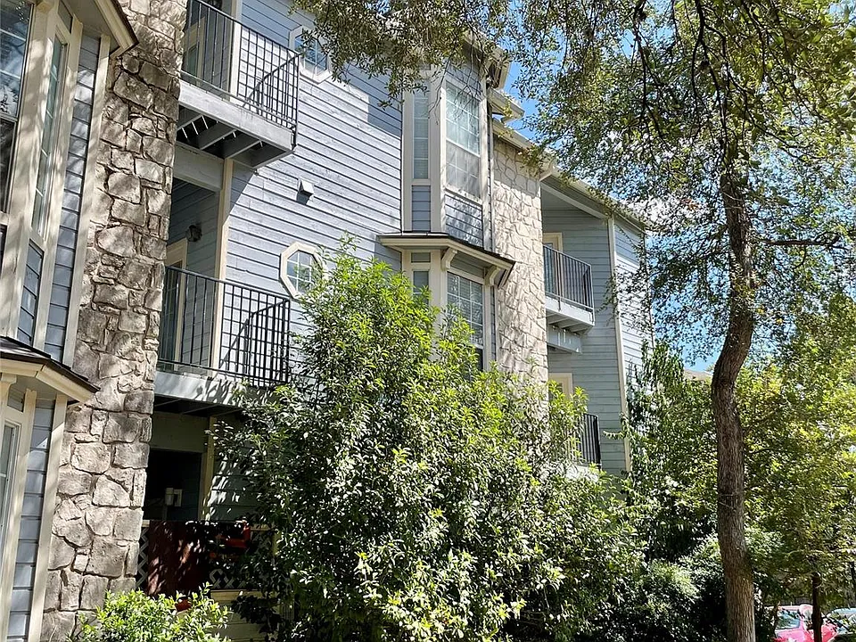 3111 Tom Green St #302