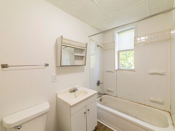 3rd image of 3711 Fir St #3