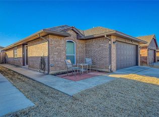 628 SW 37th St, Moore, OK 73160