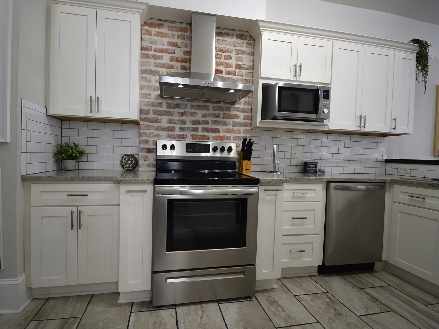 2 bed, 900 sqft, $1,595 — Photo 3
