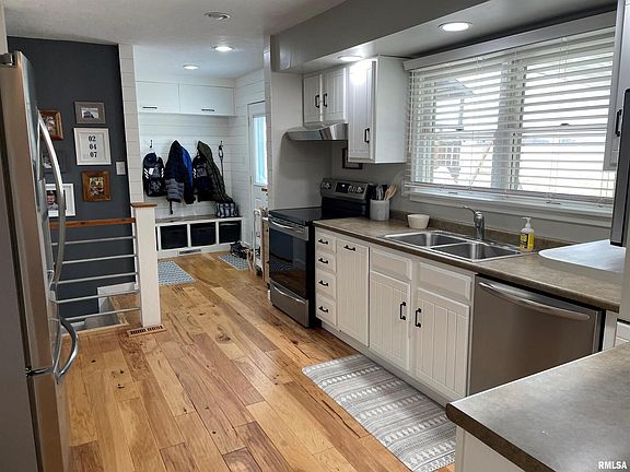 4th image of 3834 Sequoia Dr