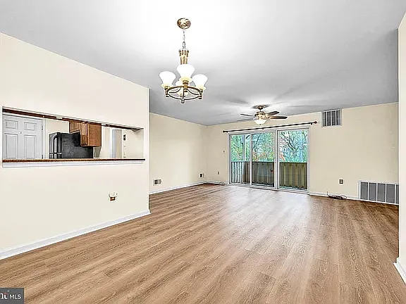 2 bed, 994 sqft, $2,050 — Photo 4