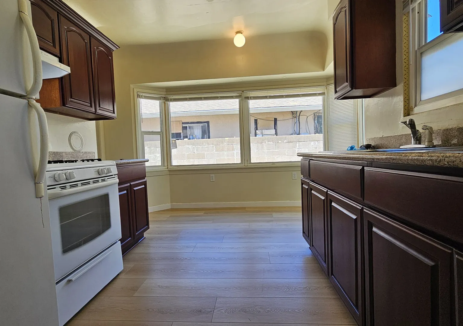 Charming 2 bed/1 bath home — Photo 3