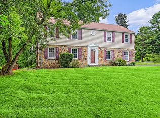 5 Glencrest Blvd, New Hartford, NY 13413