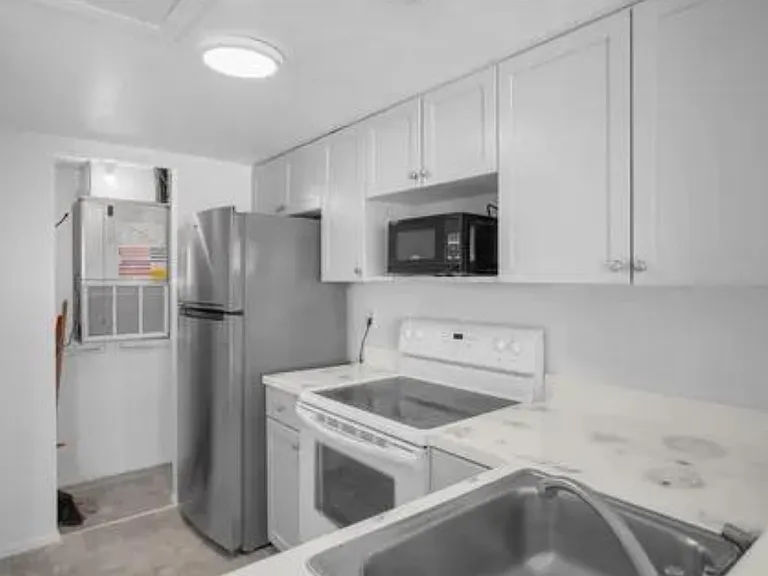 564 Orange 40 Dr #40 — Photo 4