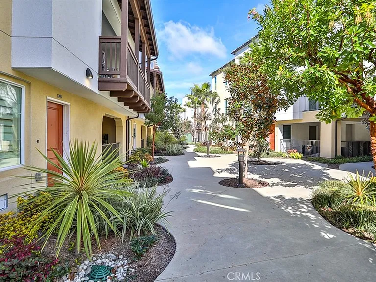 3318 Doheny Way — Photo 41