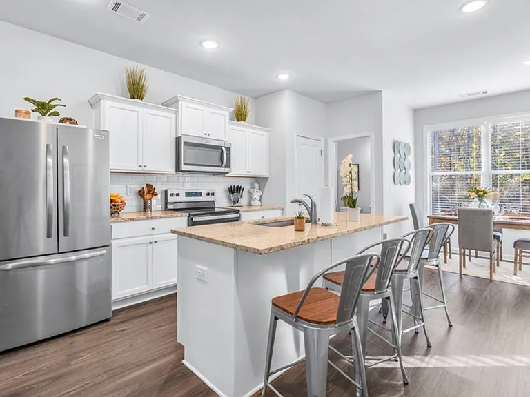 465 Collins Industrial Way — Photo 3