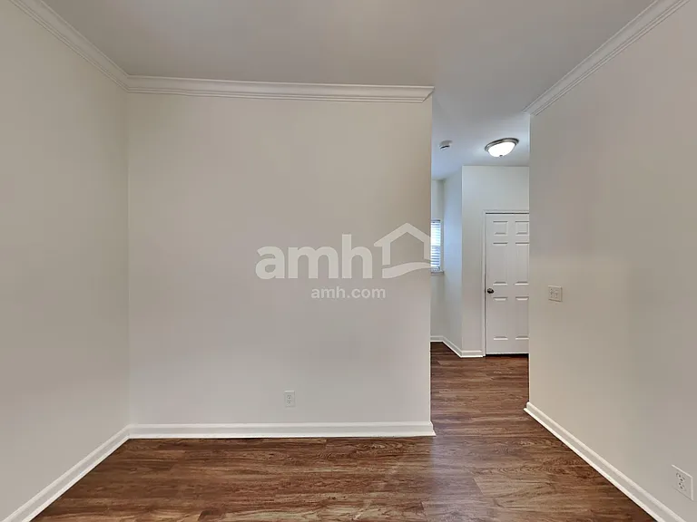 1502 Halifax Dr — Photo 6