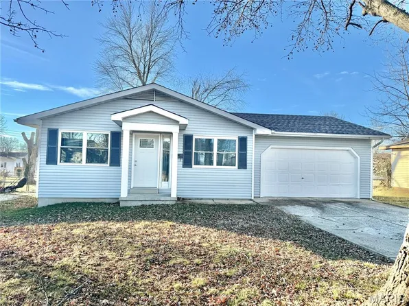 12 Oak St, Farmington, MO 63640