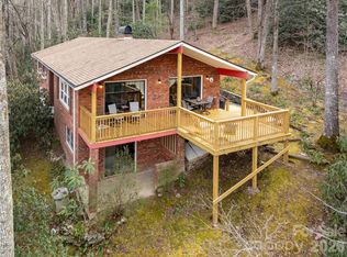 227 Sky Lake Dr, Hendersonville, NC 28739