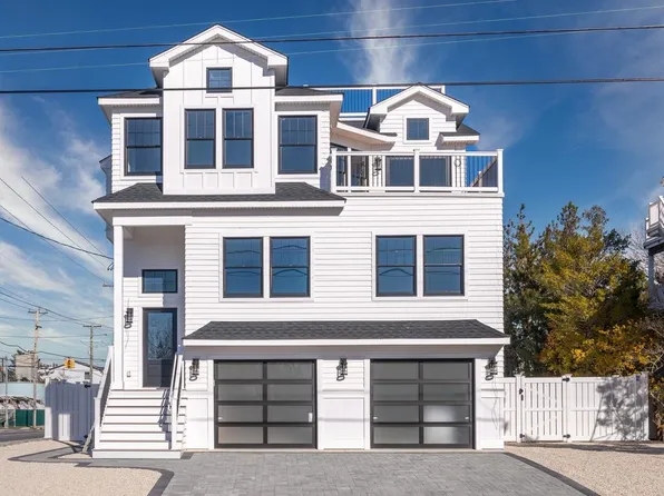 237 20th St, Surf City, NJ 08008