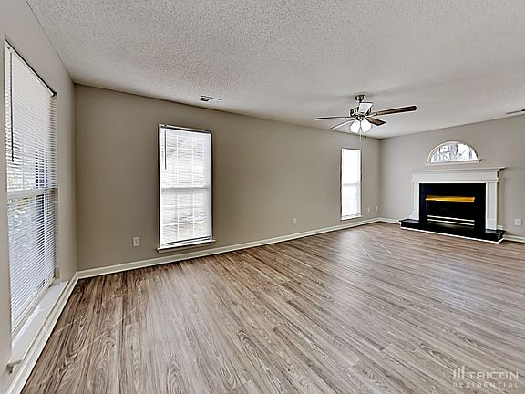 4th image of 1216 Blue Mist Cres