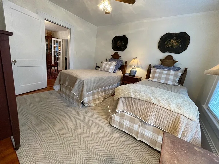 218 Circle Ave — Photo 12