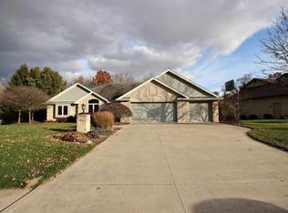 2109 Lake Ridge Dr, Fort Wayne, IN 46804