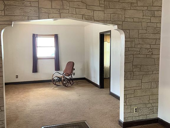 4th image of 414 Spark St