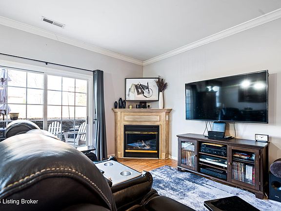 3rd image of 5119 Magdalen Sq