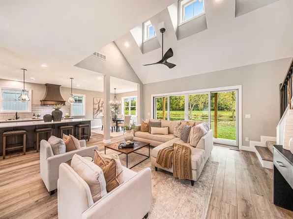 5182 Grande View Ln, Jackson, MI 49201