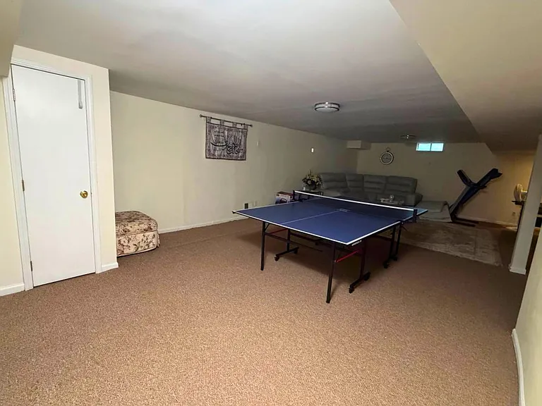 6028 Meadowview Dr — Photo 29