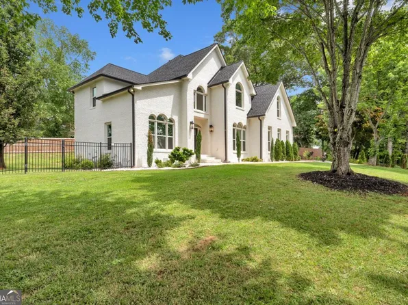 4221 Willow Oak Dr, Gainesville, GA 30506