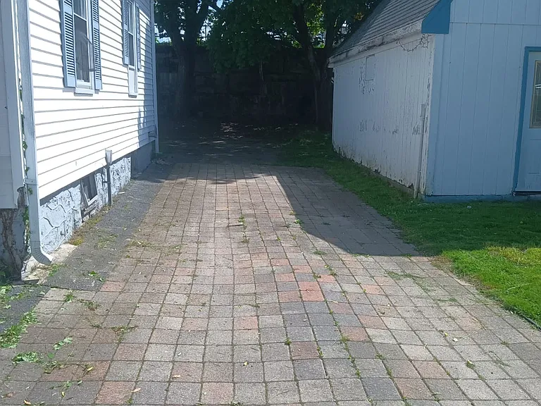 16 Valley St — Photo 2