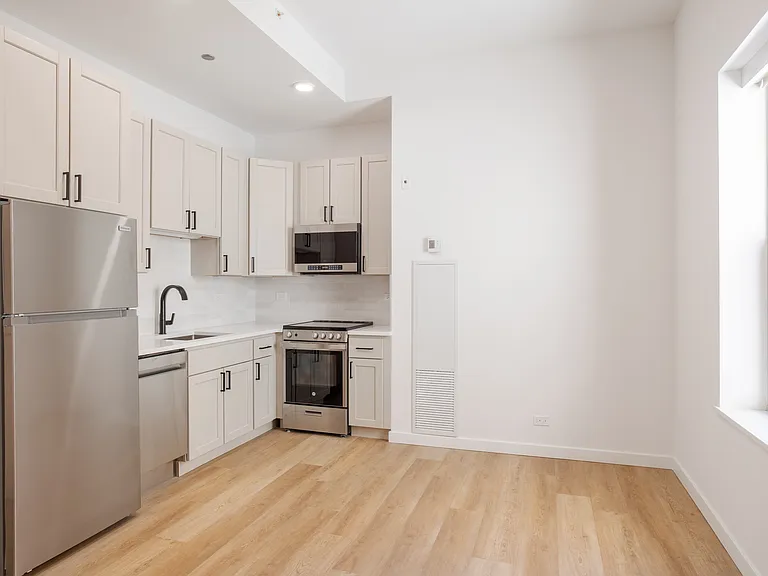 The Nest at Lincoln Park West — Photo 27