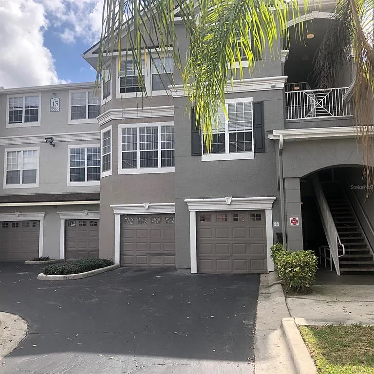 2 bed, 1.0 bath, 890 sqft, $1,495 — Photo 1