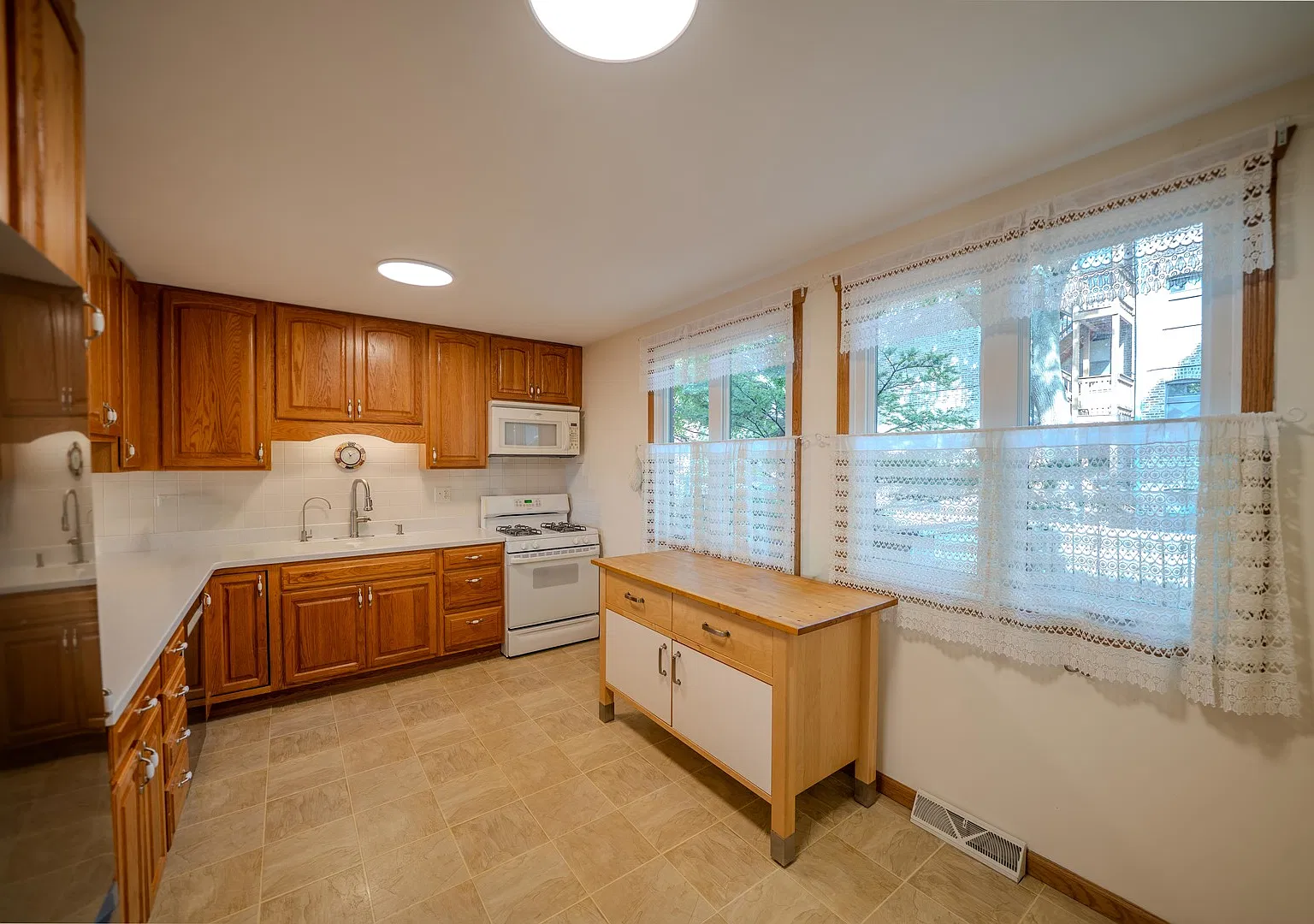 3 bed, 2.5 bath, 1543 sqft, $3,800 — Photo 4