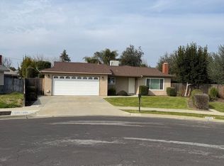 150 E Sherwood Dr, Hanford, CA 93230