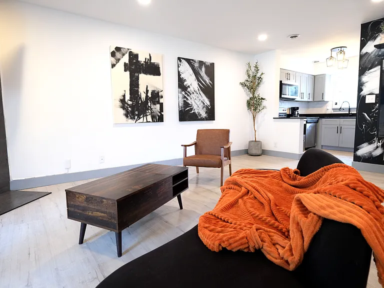 104 Greenland Ct — Photo 13